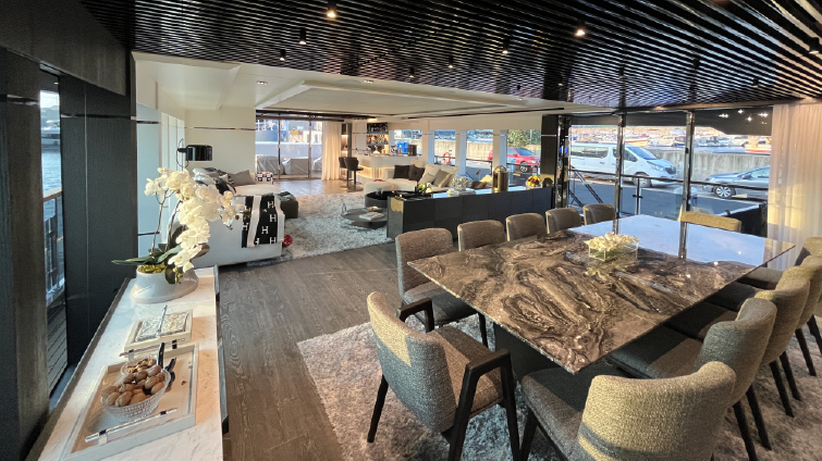Frame 18_Saloon_13