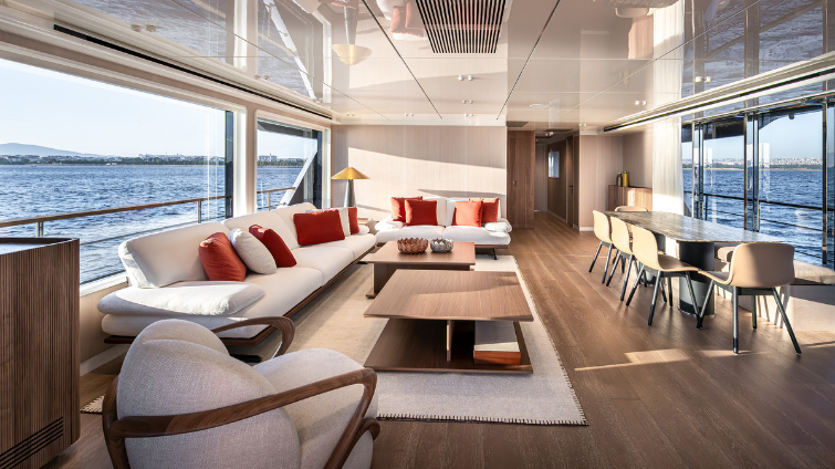 SALOON (2)