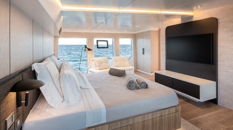 OWNER'S CABIN (2)