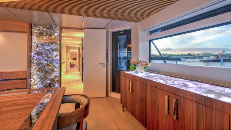 SALOON (7)