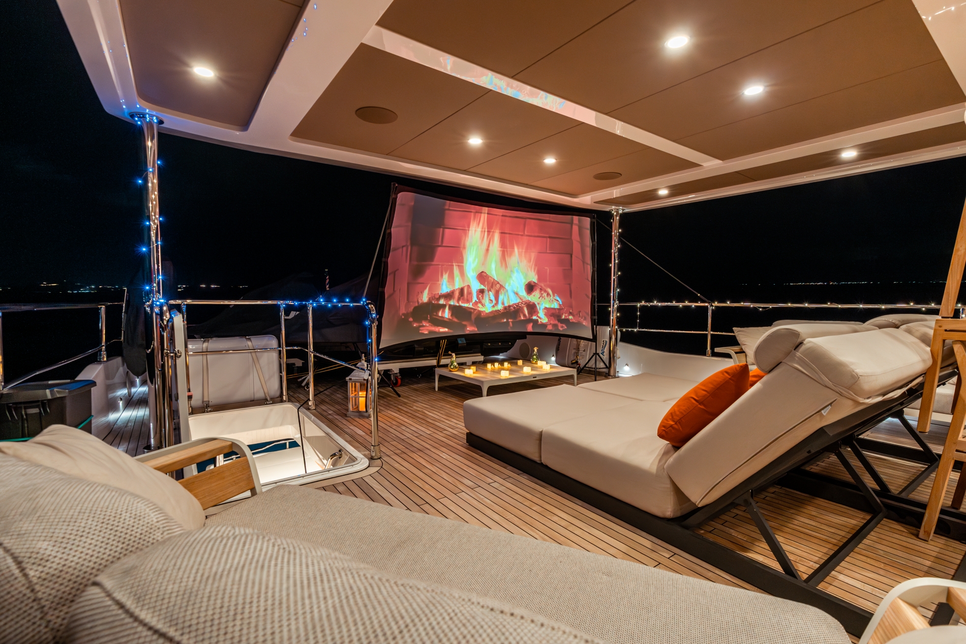 Flybridge outdoor cinema