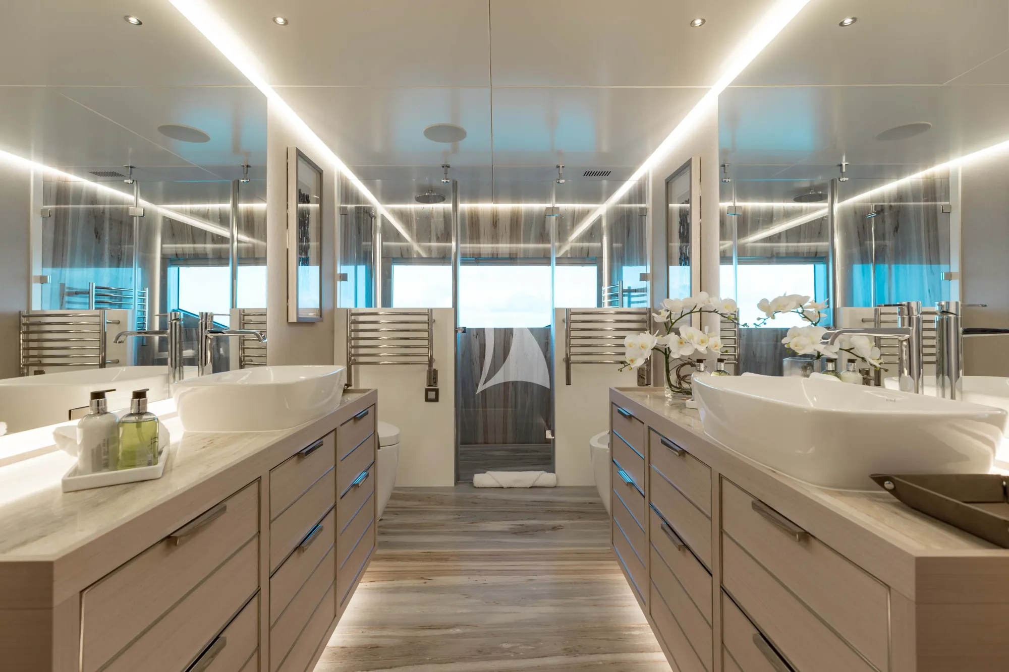 Bonus Master En-suite on Bridgedeck