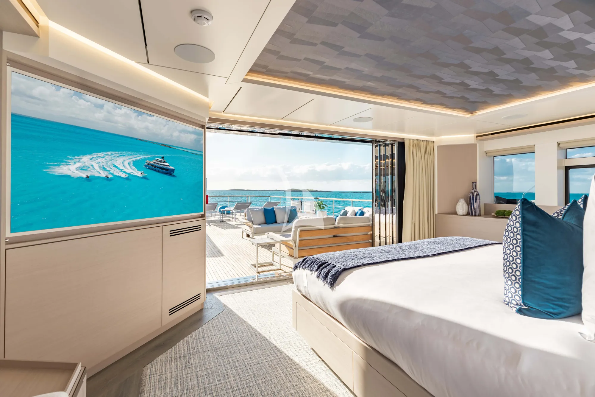 Bonus Master Cabin on Bridge Deck