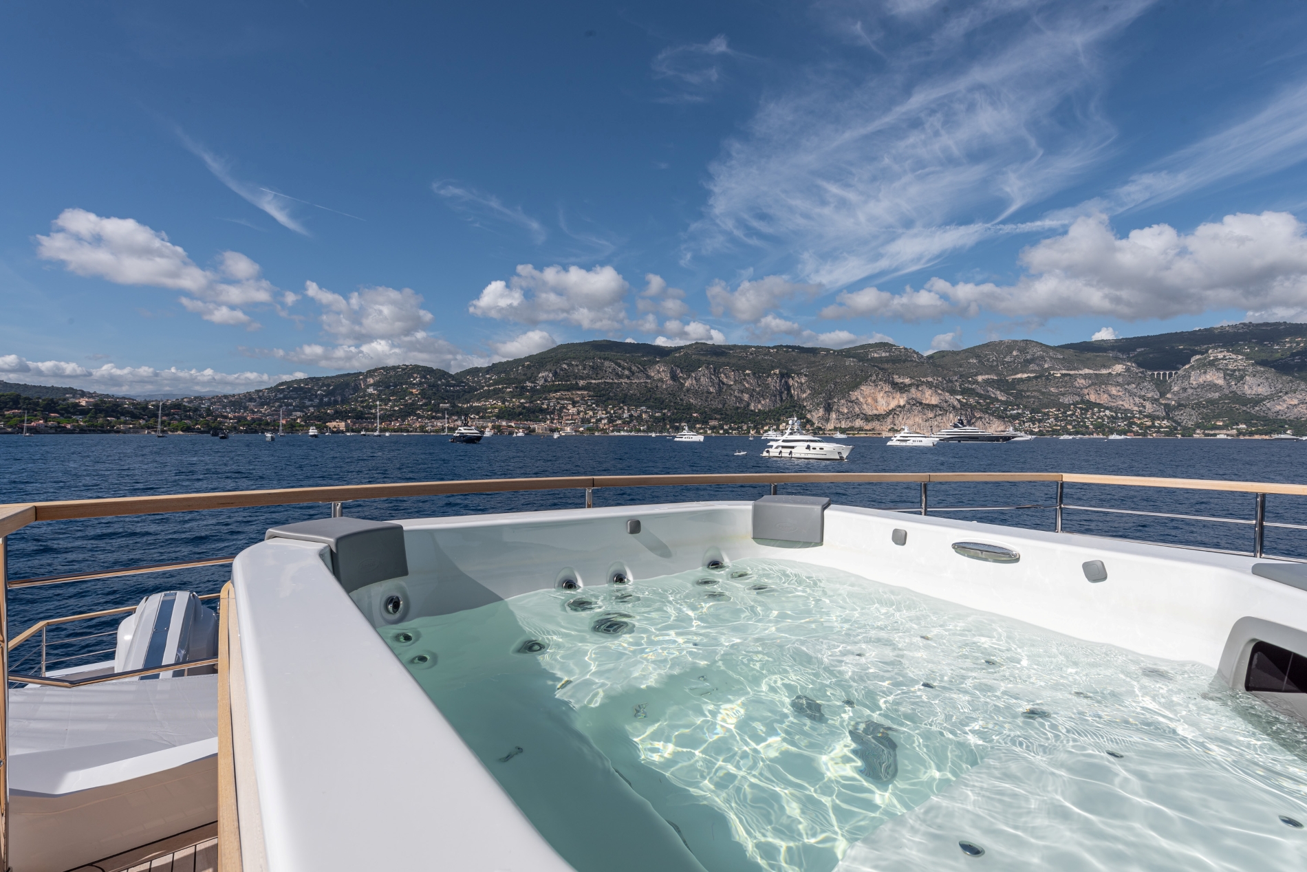 Sundeck Jacuzzi