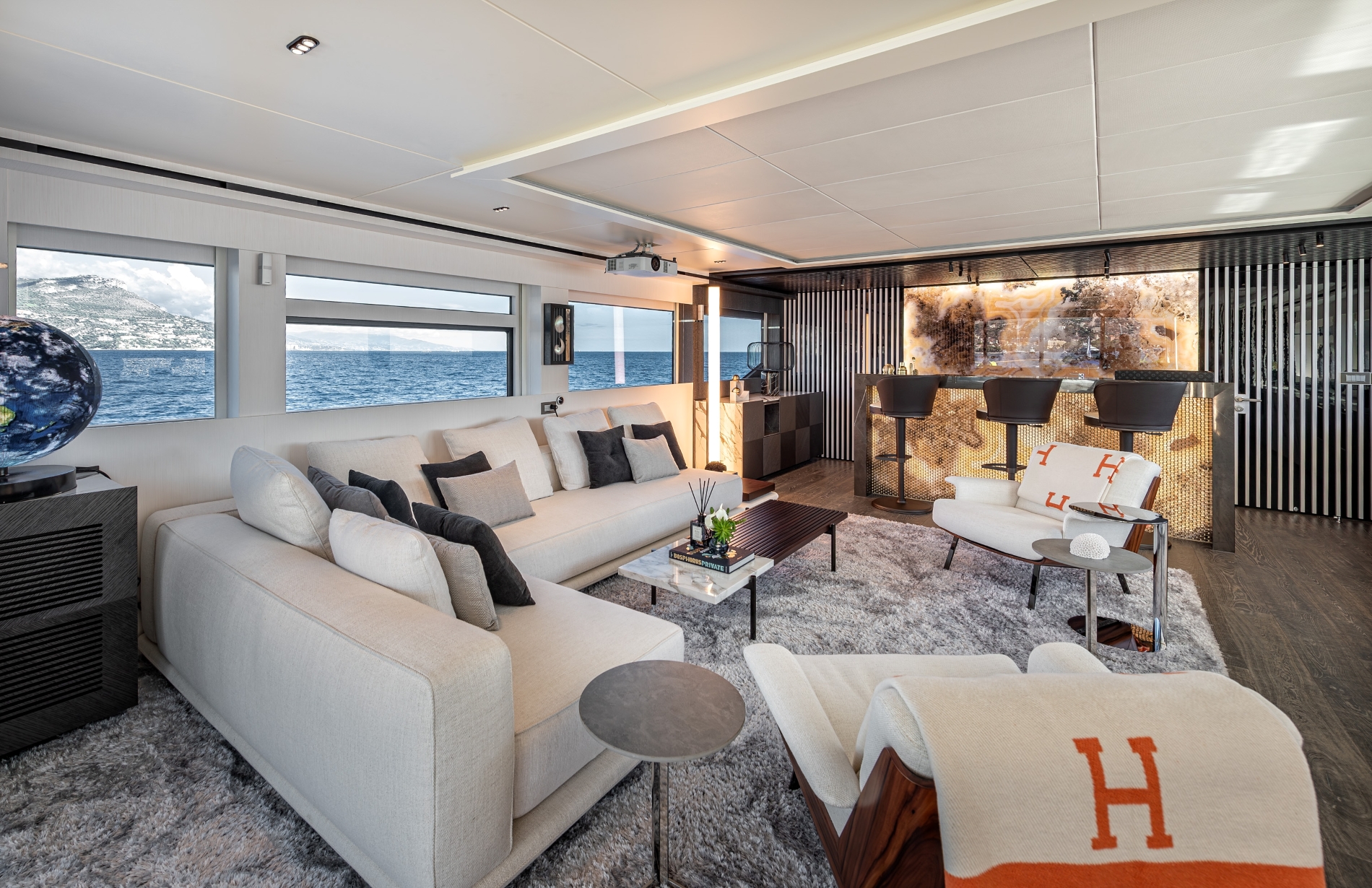 Upper Deck Skylounge