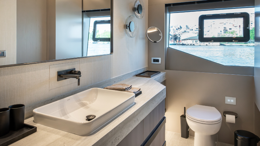 MASTER CABIN BATHROOM 2