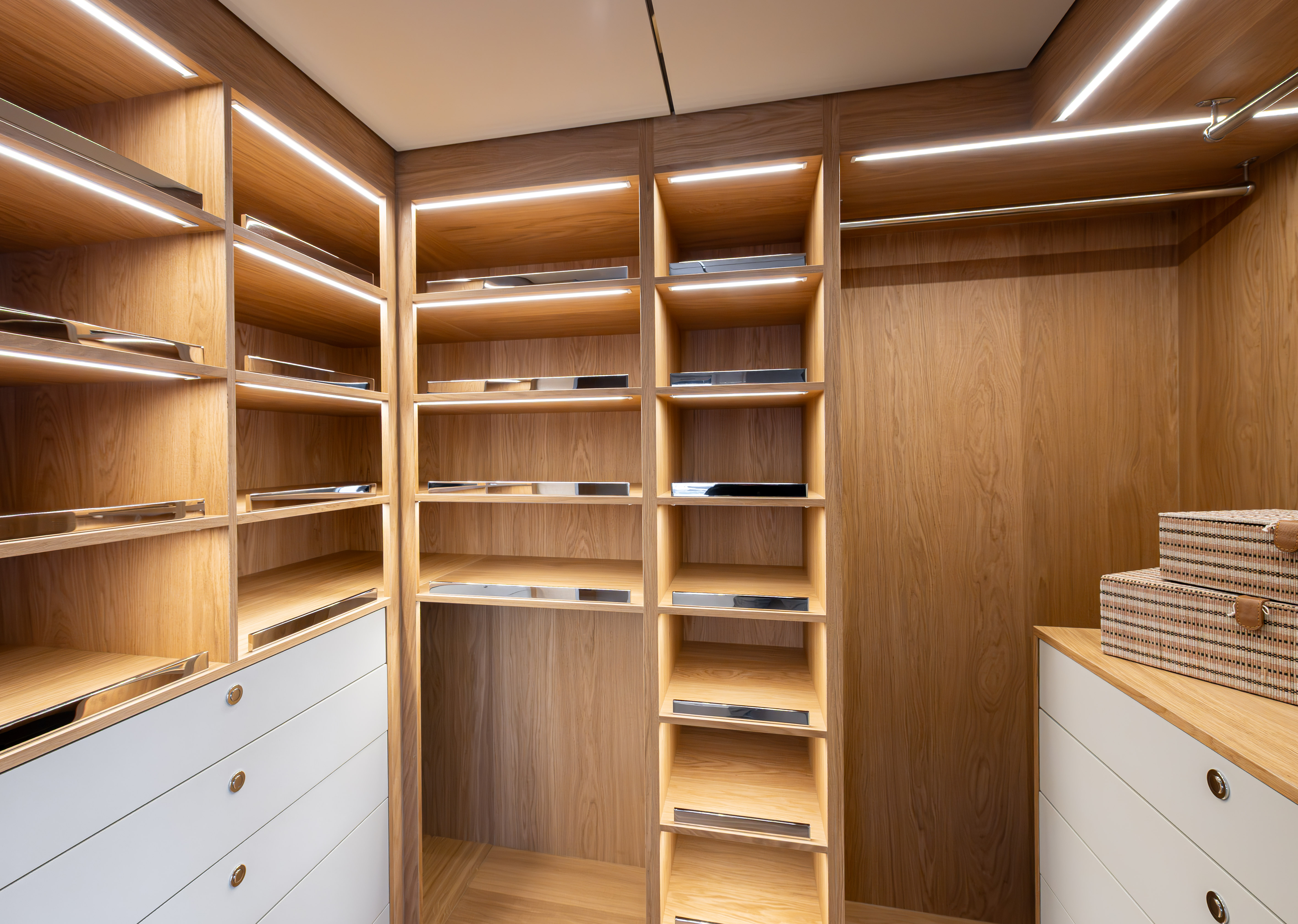 BE MINE Interior 10