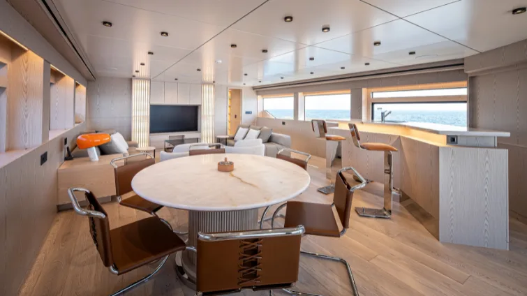 40MXP — Upper deck lounge